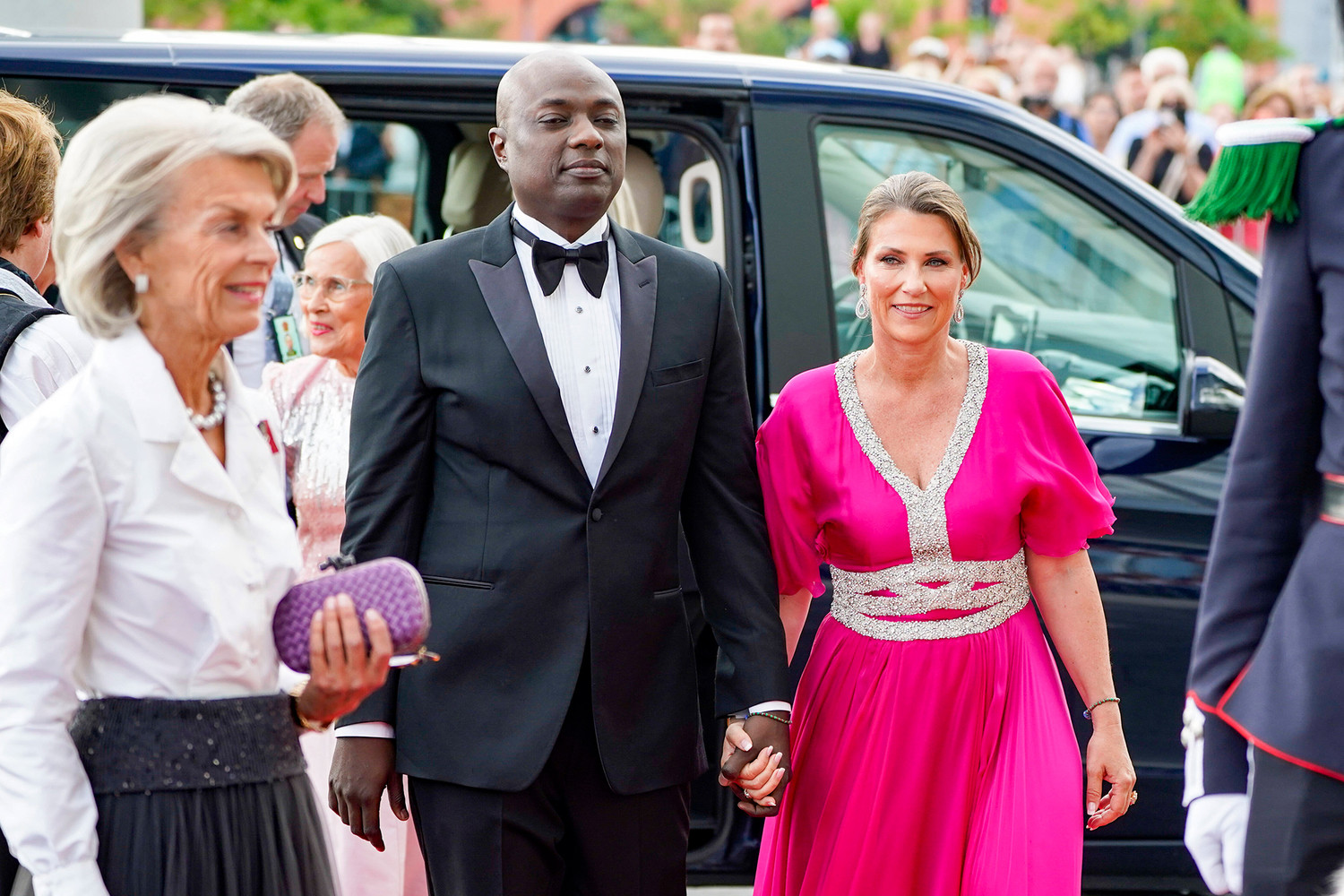 Королевский дом не будет финансировать свадьбу принцессы Марты Луизы и Дурека Верретта, сообщили во дворце.Верретт начал процесс переезда в Норвегию накануне свадьбы. Пара поженится 31 августа 2024 года.