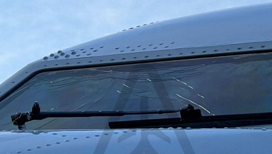Самолет в Вайдерее совершил аварийную посадку из-за треснувшего лобового стекла